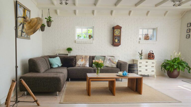 Upholstered-Furniture-Clean-on-Junk-Community